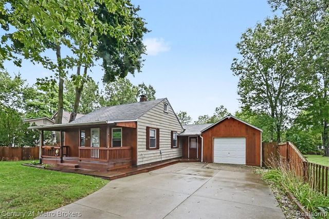 3222 Comer Drive, Flint, MI 48506