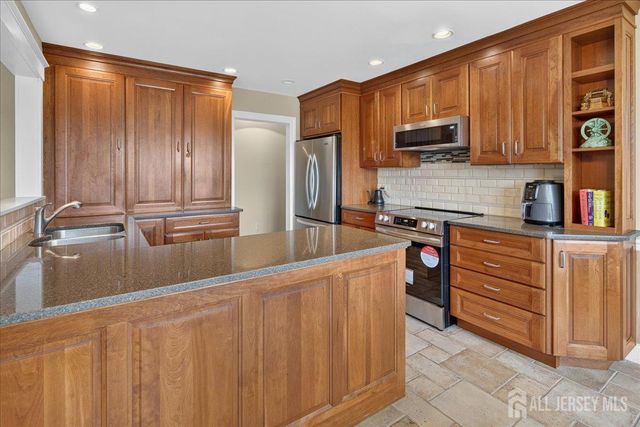 70 John White Road, Plainsboro, NJ 08512