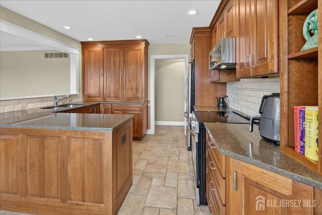 70 John White Road, Plainsboro, NJ 08512
