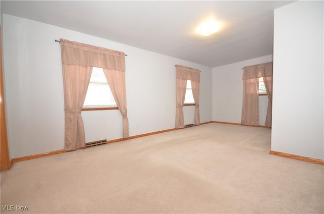 636 Woodstock Road, Akron, OH 44312