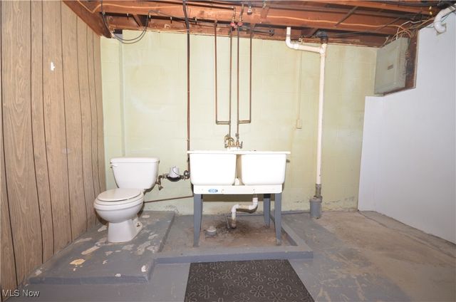 636 Woodstock Road, Akron, OH 44312