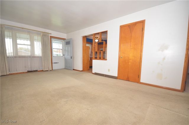 636 Woodstock Road, Akron, OH 44312