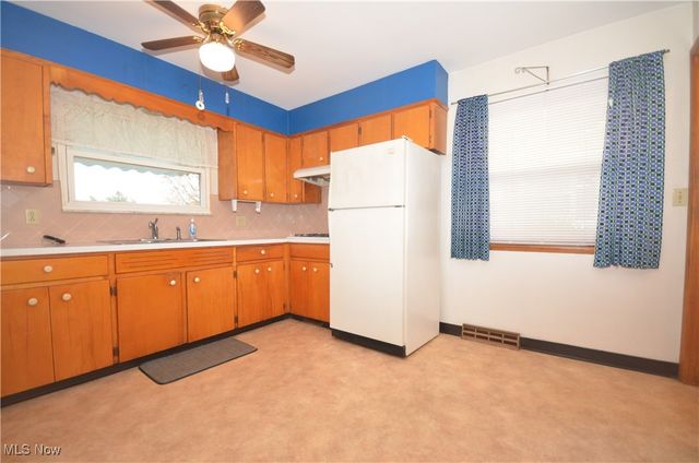 636 Woodstock Road, Akron, OH 44312