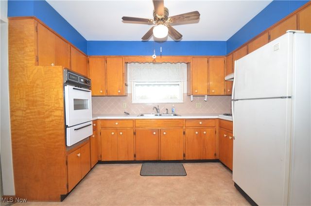 636 Woodstock Road, Akron, OH 44312