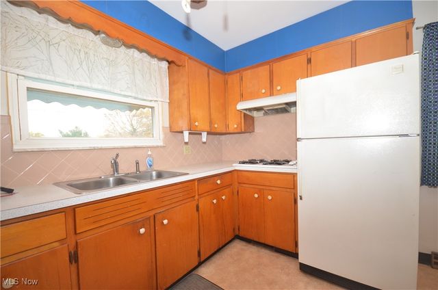 636 Woodstock Road, Akron, OH 44312