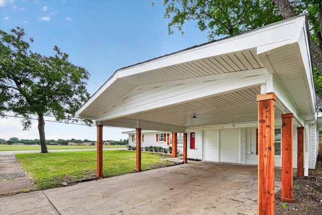 1301 Manor Drive, Cleburne, TX 76033