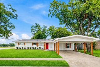 1301 Manor Drive, Cleburne, TX 76033