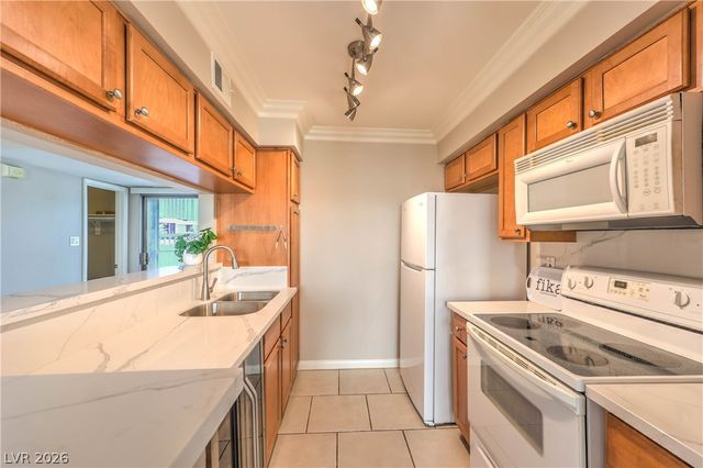 714 Oakmont Avenue 1101, Las Vegas, NV 89109