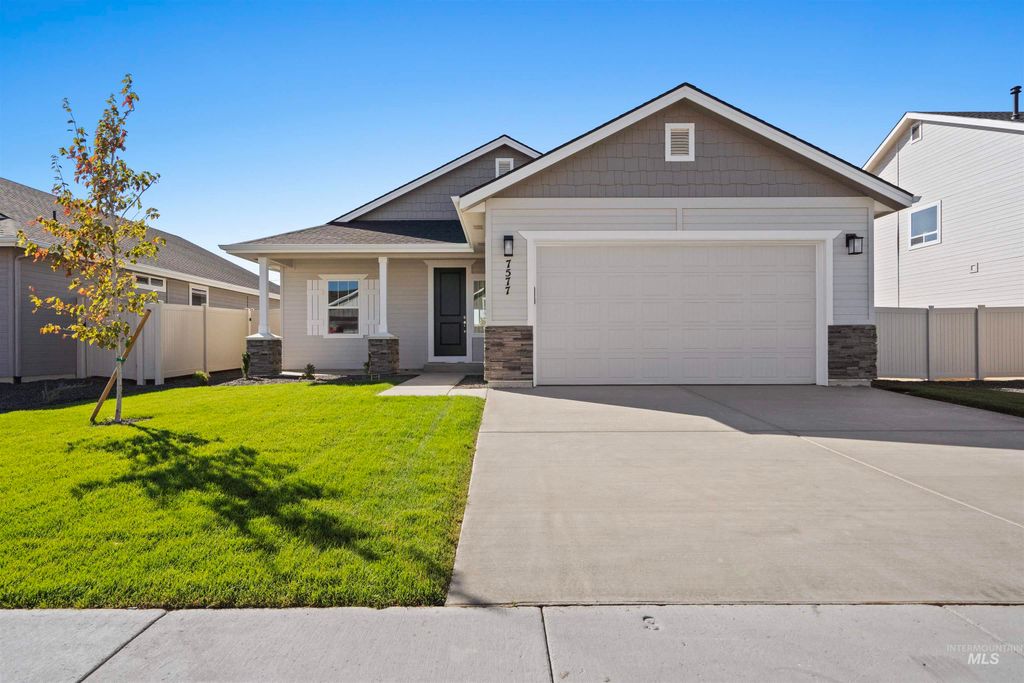 7568 E Meriwether Dr, Nampa, ID 83687