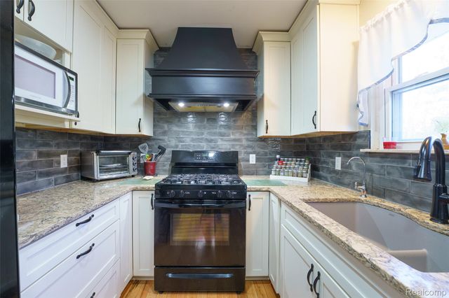 19876 Doyle Road, Unadilla Township, MI 48137