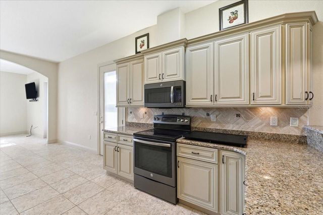 584 MEANDERING WAY, Polk City, FL 33868