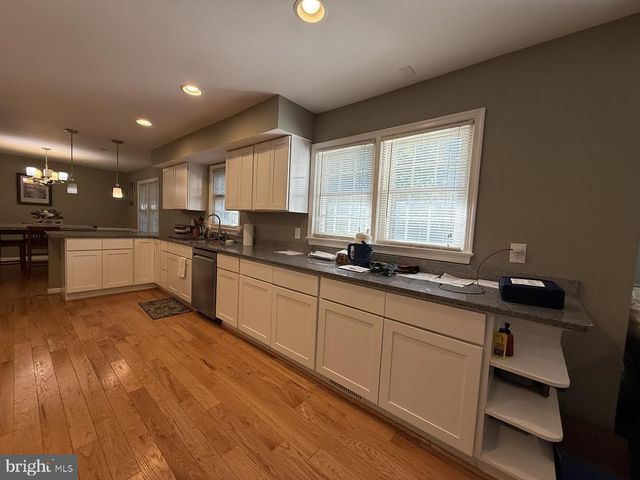 220 SUMMIT HALL RD, Gaithersburg, MD 20877