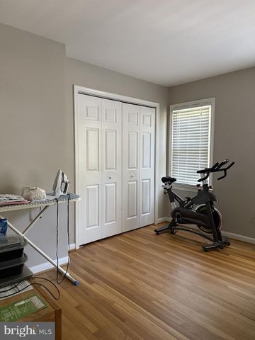 220 SUMMIT HALL RD, Gaithersburg, MD 20877