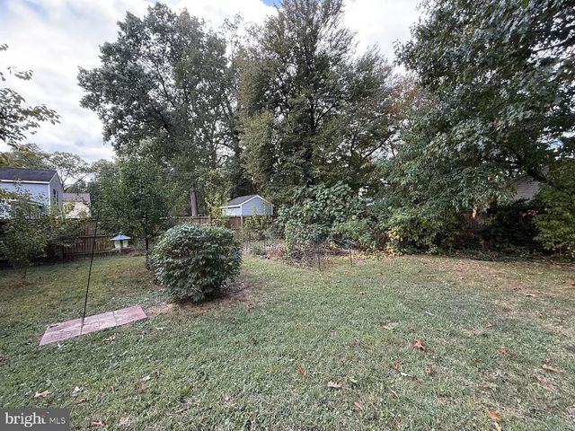 220 SUMMIT HALL RD, Gaithersburg, MD 20877