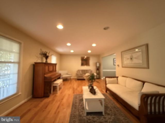 220 SUMMIT HALL RD, Gaithersburg, MD 20877