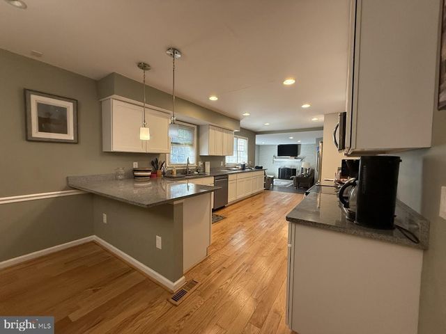 220 SUMMIT HALL RD, Gaithersburg, MD 20877
