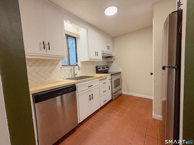 421 Emmett Street 2, Bristol, CT 06010