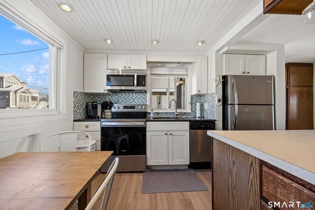 33 Beach Road West, Old Saybrook, CT 06475