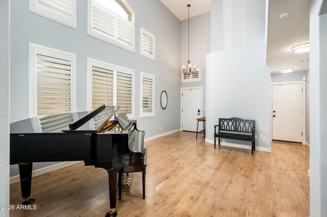 10012 E CAPRI Avenue, Mesa, AZ 85208
