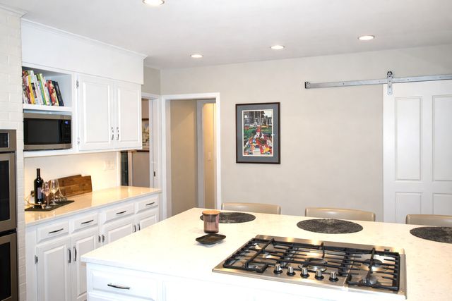 1316 Mineral Springs Road, Sterling, IL 61081