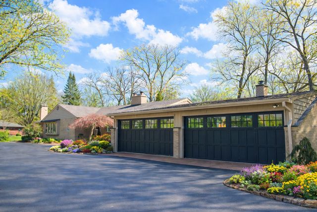 1316 Mineral Springs Road, Sterling, IL 61081