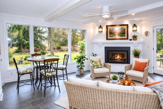 1316 Mineral Springs Road, Sterling, IL 61081