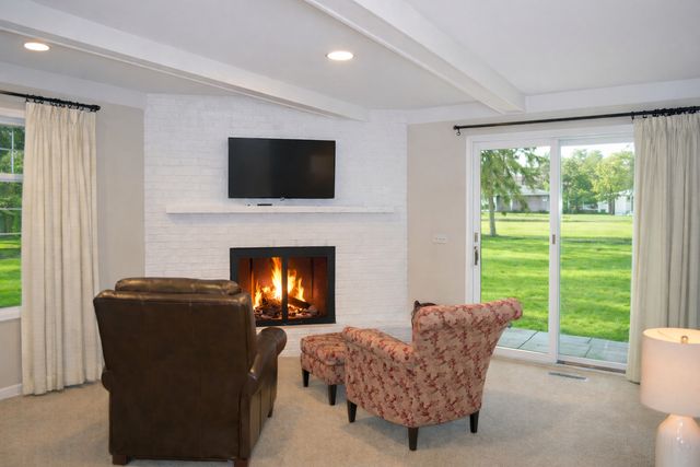 1316 Mineral Springs Road, Sterling, IL 61081