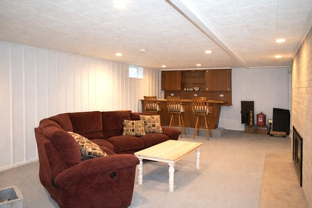 1316 Mineral Springs Road, Sterling, IL 61081