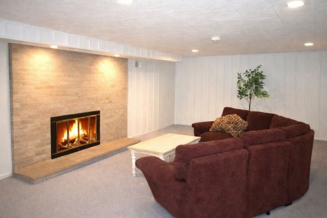 1316 Mineral Springs Road, Sterling, IL 61081