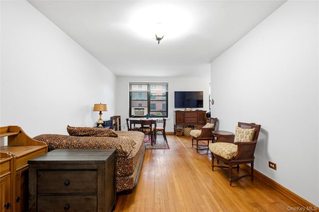 100-11 67th Road 107, Forest Hills, NY 11375