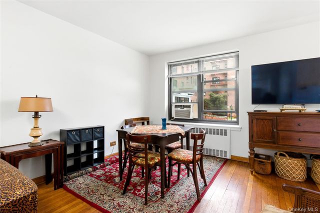 100-11 67th Road 107, Forest Hills, NY 11375