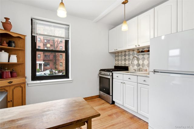 100-11 67th Road 107, Forest Hills, NY 11375