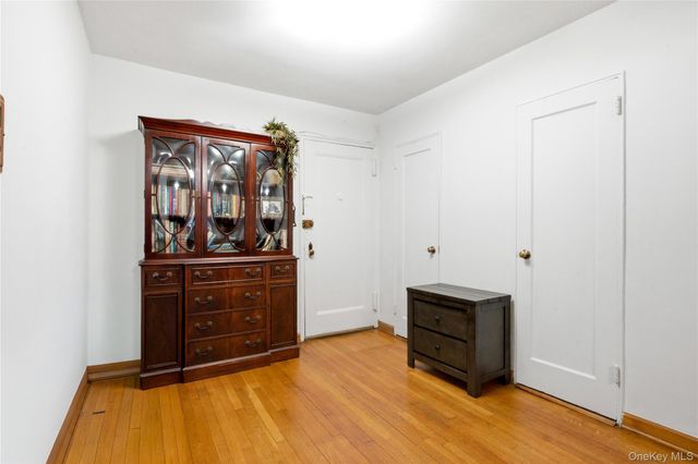 100-11 67th Road 107, Forest Hills, NY 11375