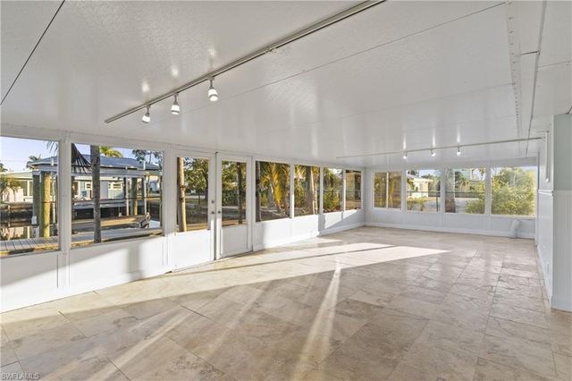 2631 Bayshore DR, Matlacha, FL 33993