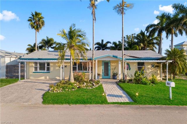 2631 Bayshore DR, Matlacha, FL 33993