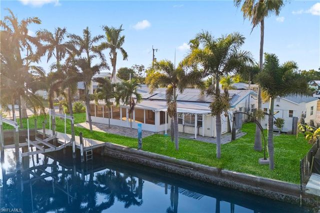 2631 Bayshore DR, Matlacha, FL 33993