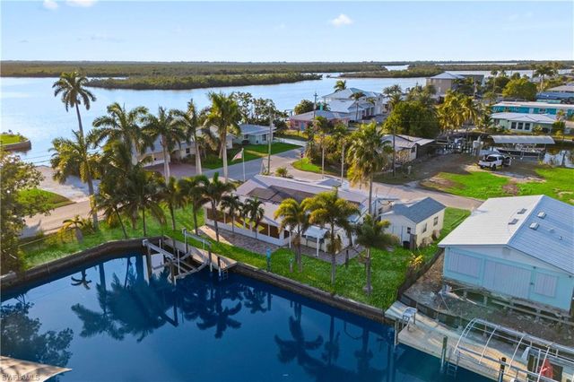 2631 Bayshore DR, Matlacha, FL 33993