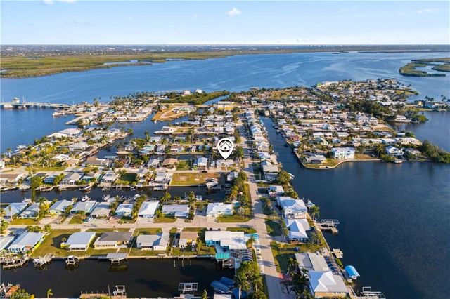 2631 Bayshore DR, Matlacha, FL 33993