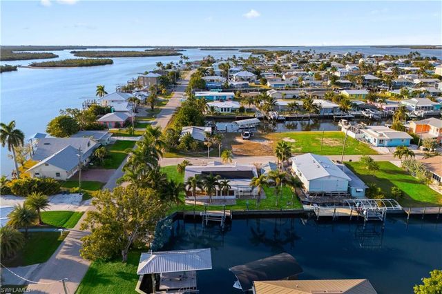 2631 Bayshore DR, Matlacha, FL 33993