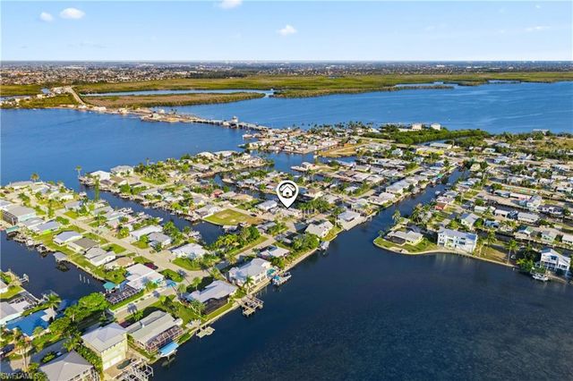 2631 Bayshore DR, Matlacha, FL 33993