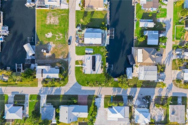 2631 Bayshore DR, Matlacha, FL 33993