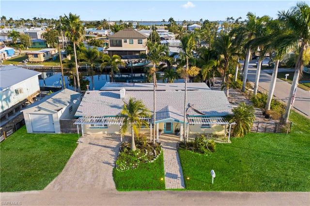 2631 Bayshore DR, Matlacha, FL 33993