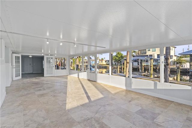 2631 Bayshore DR, Matlacha, FL 33993