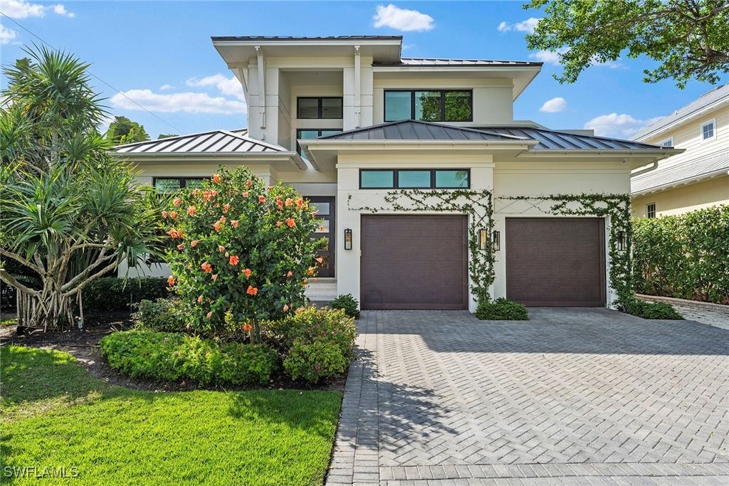 644 W Lake DR, Naples, FL 34102