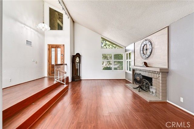 10 Bluff Point, Pomona, CA 91766