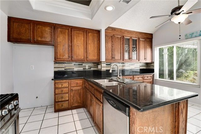 10 Bluff Point, Pomona, CA 91766