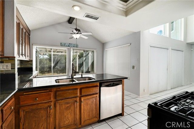 10 Bluff Point, Pomona, CA 91766