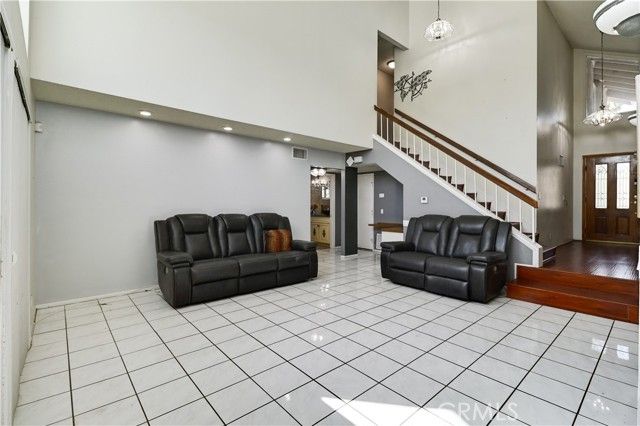 10 Bluff Point, Pomona, CA 91766