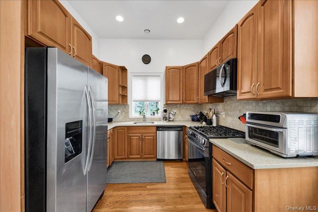 2 Harbor Lane 102, New Rochelle, NY 10805