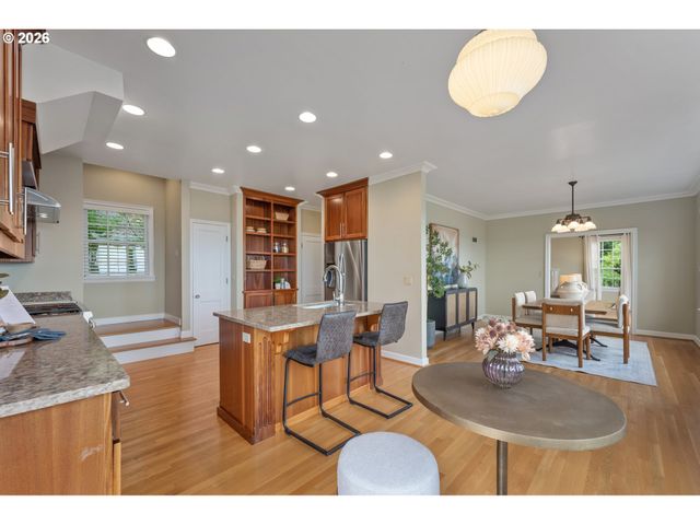 500 Nw MAYWOOD Dr, Portland, OR 97210